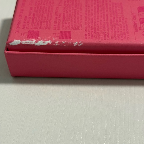 Valentino Pink Born in Roma Perfume Box - Picture 5 of 6